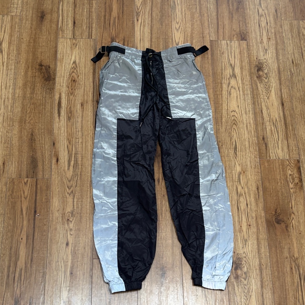 (✨FREE with bundle) Hot & Delicious Black Windbreaker Pants